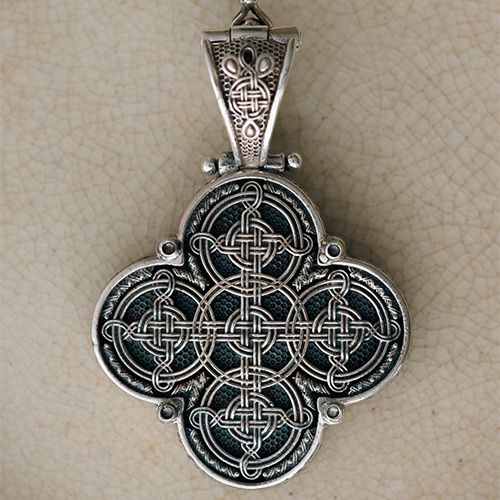 Cross Pendant / GP028