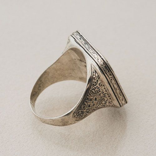 Garden Shadows Square Ring / GR047
