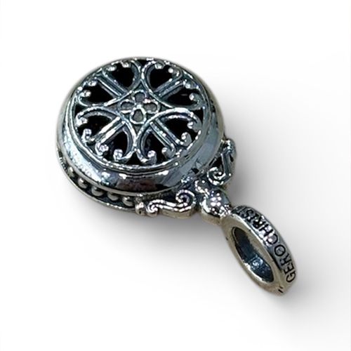 Roxanna Round Pendant in Sterling Silver / GP048