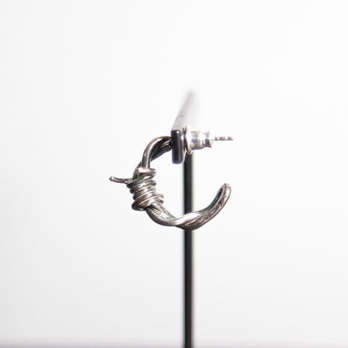 スパインピアス / SPINE PIERCE