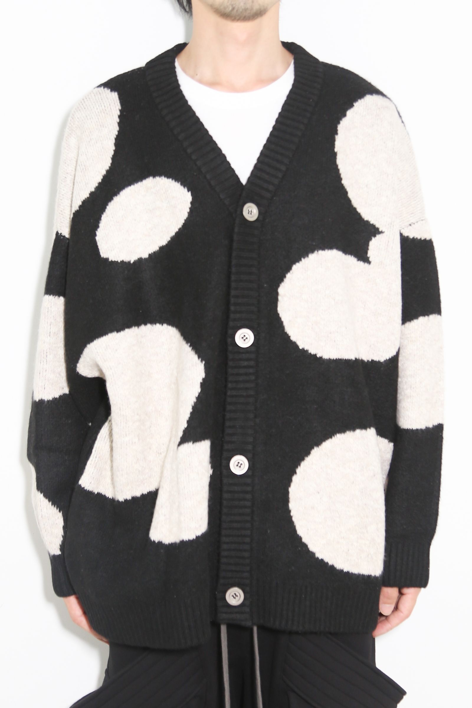 ドット模様オーバーサイズカーディガン / Polka Pattern Knit Cardigan / ブラック×ベージュ / ag-8010