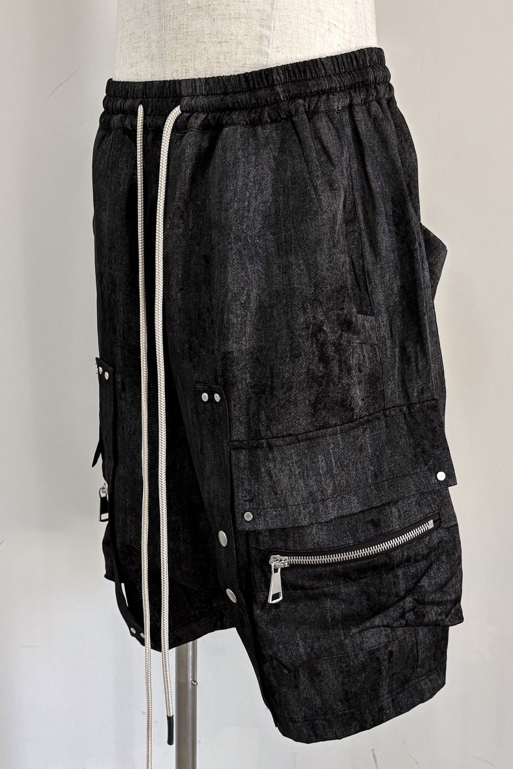 CARGO SHORTS / ブラック