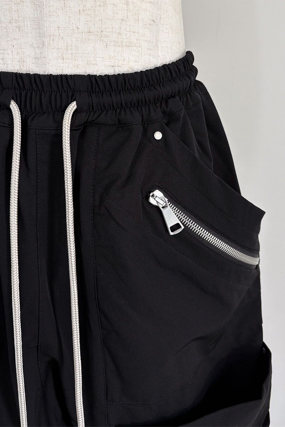 CARGO SHORTS / ブラック