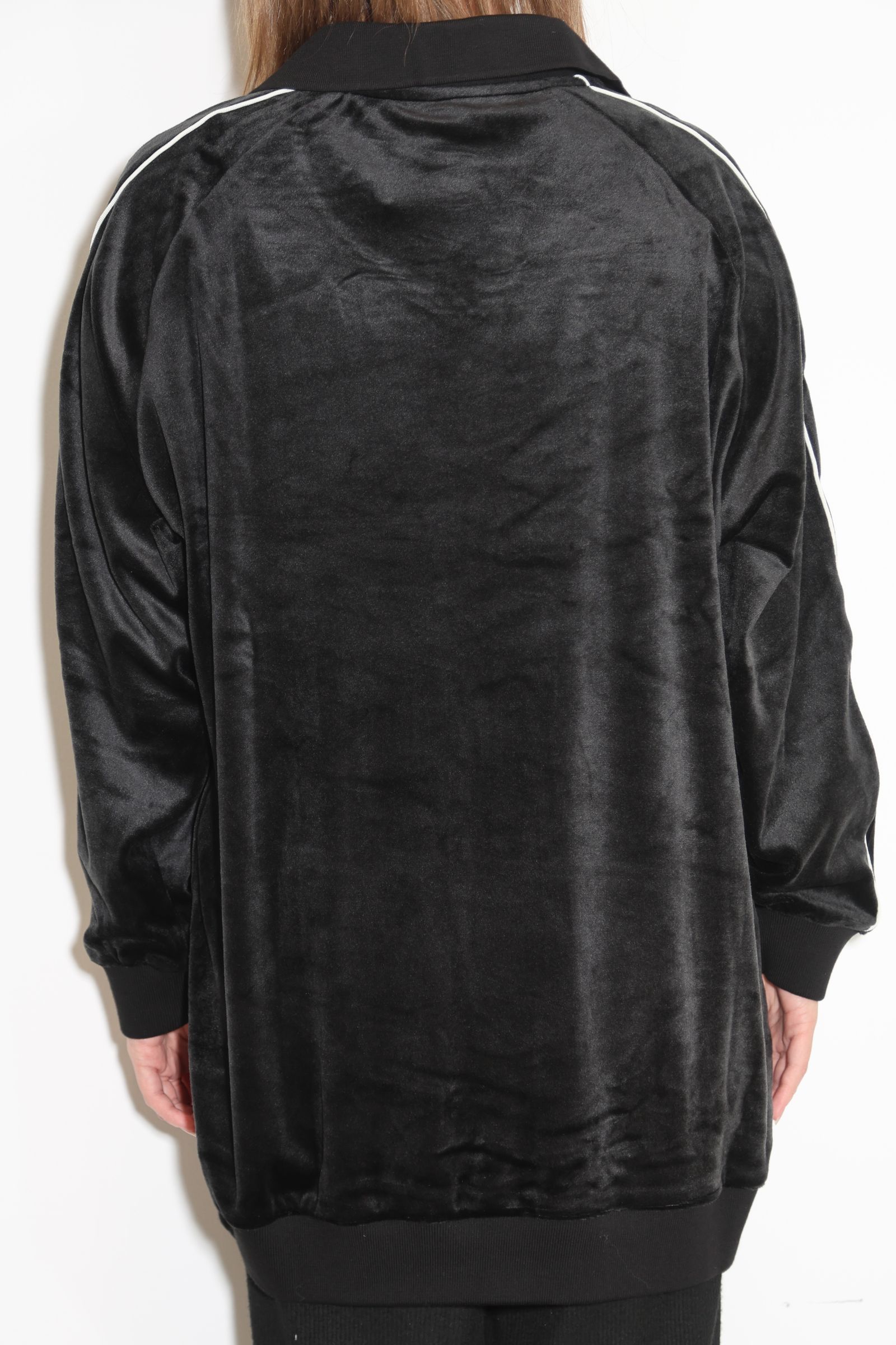 RHINESTONE LOGO VELOUR GAME SHIRT DRESS / ブラック
