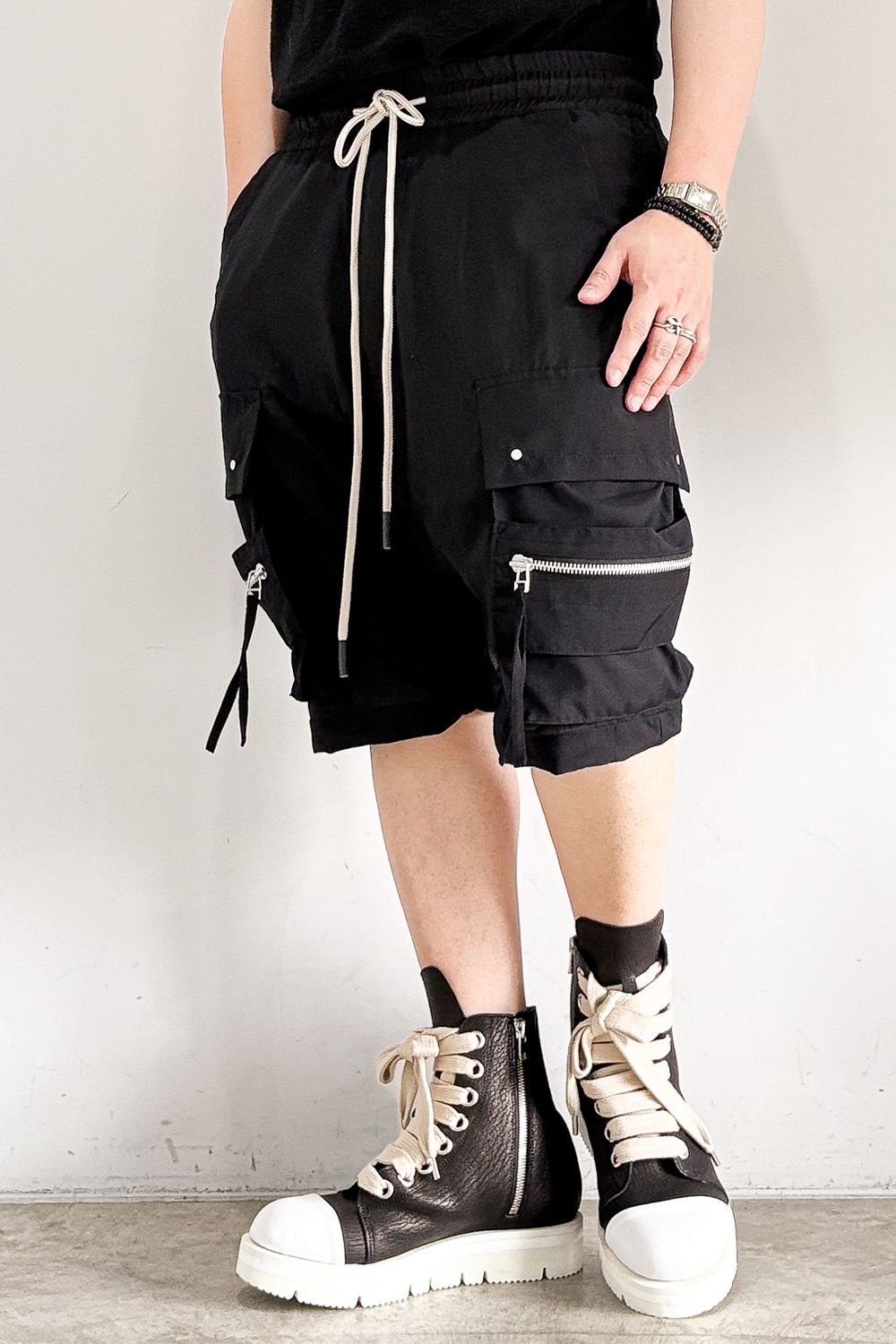 CARGO SHORTS / ブラック