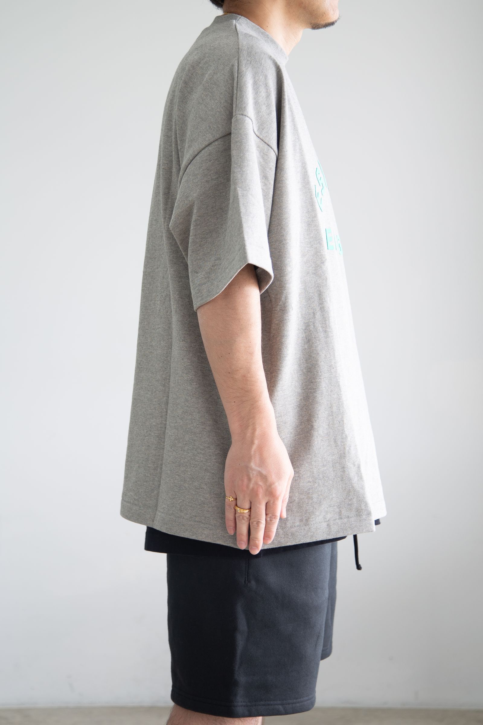 24SS FRONT LOGO SS TEE / ダークオートミール