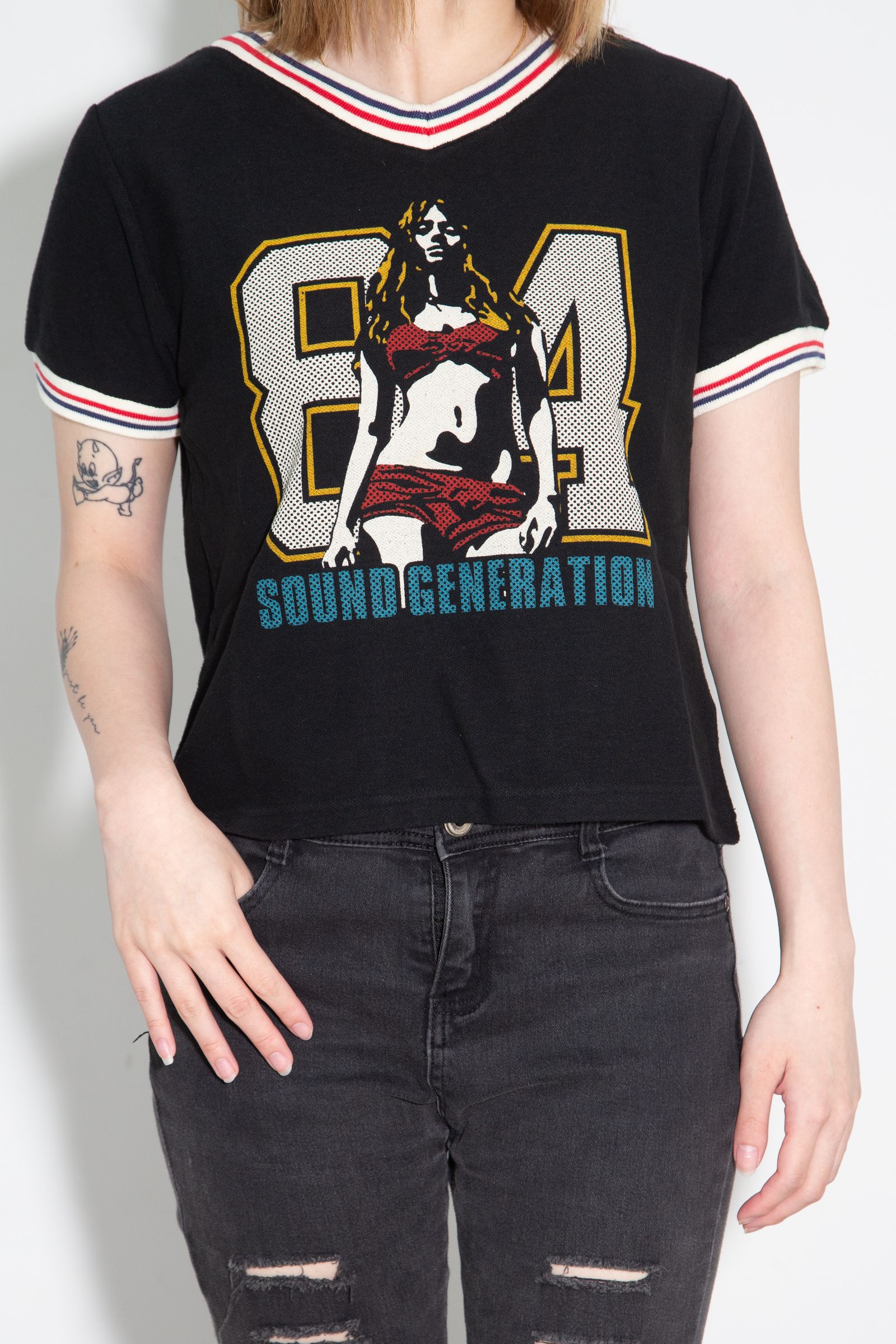 84 SOUNDS Tシャツ / ブラック