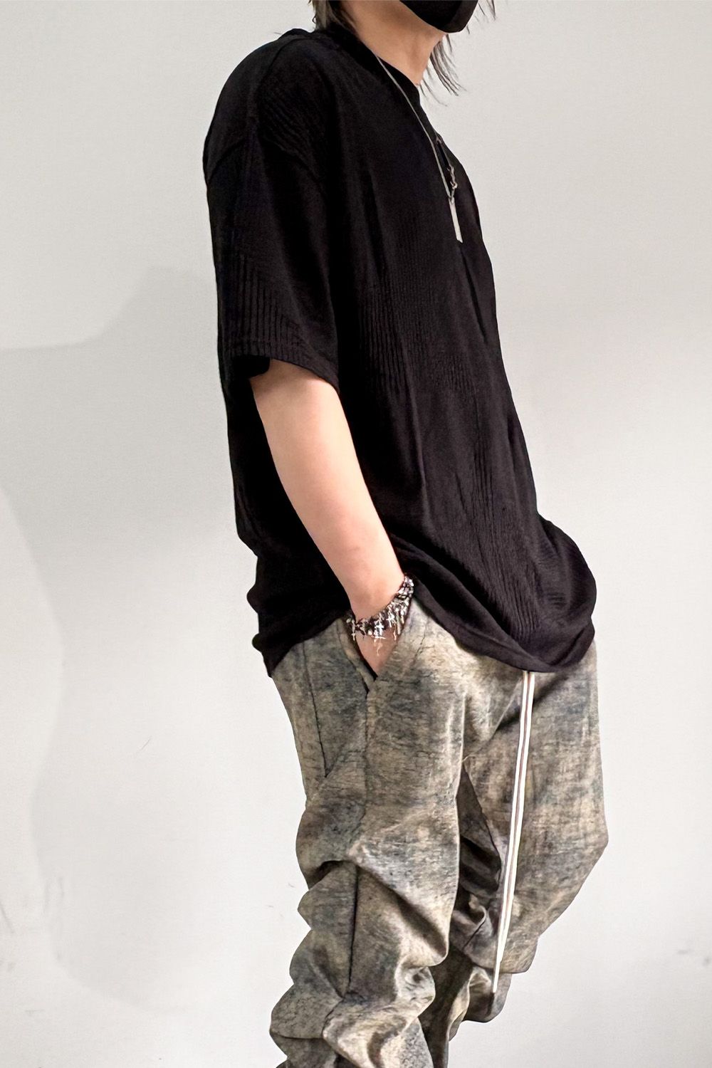 DEFORMED STRIPE PATTERN JUMBO TEE / ブラック
