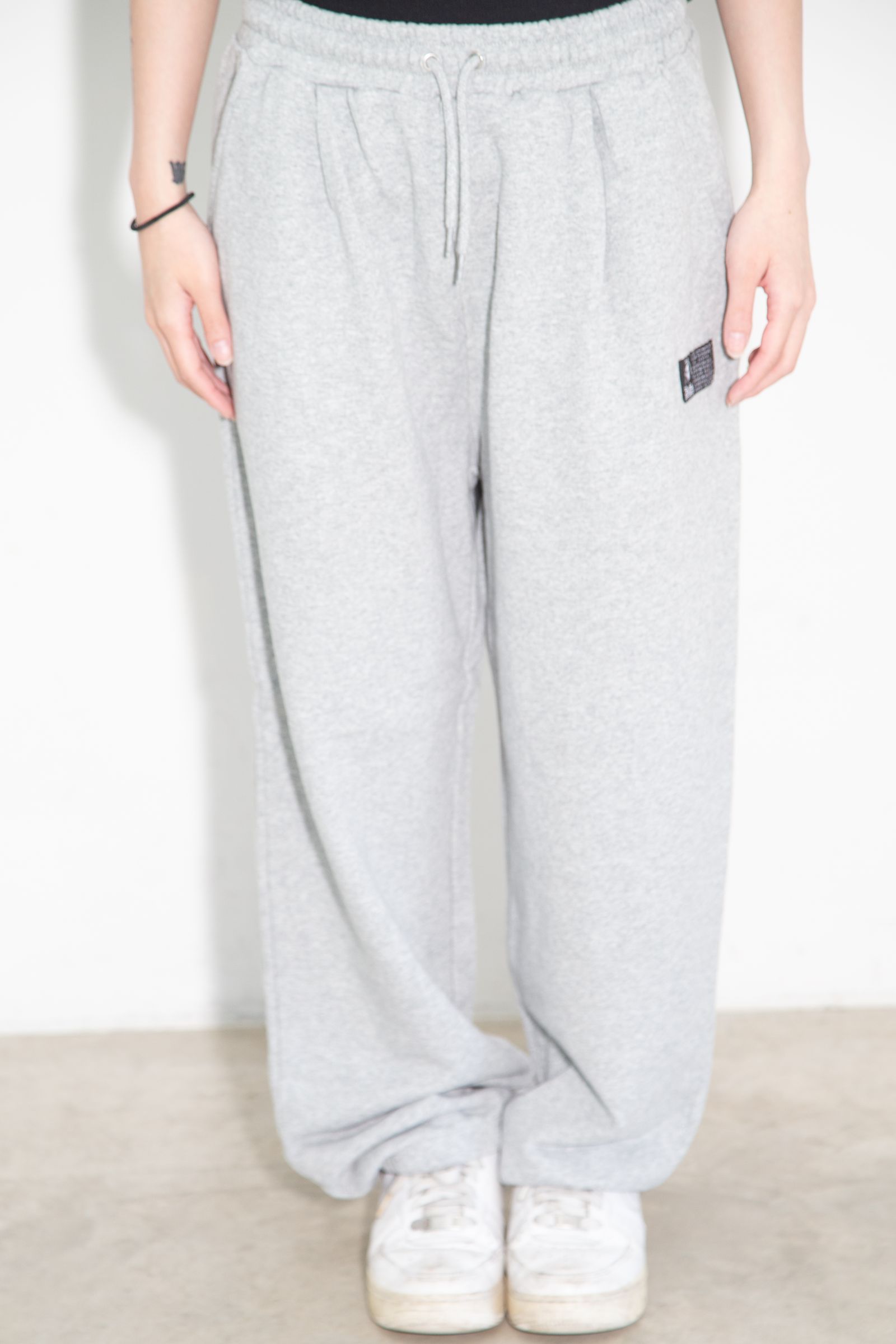 [ラスト1点 サイズM] SCRIPT LOGO SWEATPANTS / アッシュ