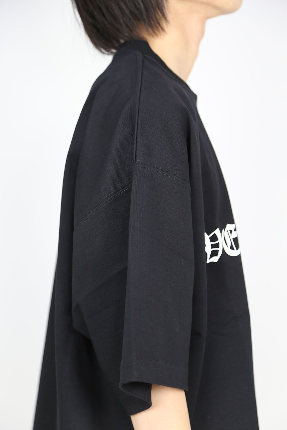 VERTICAL CUT-UP LOGO T-SHIRT / ブラック