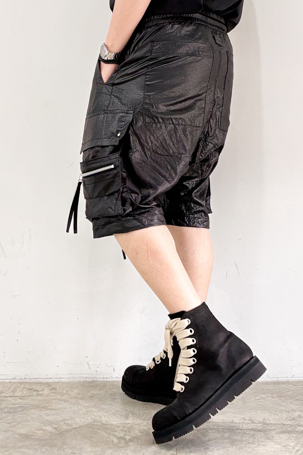 CARGO SHORTS / ブラック