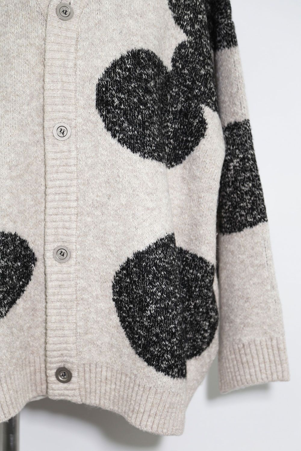 ドット模様オーバーサイズカーディガン / Polka Pattern Knit Cardigan / ベージュ×グレー / ag-8010