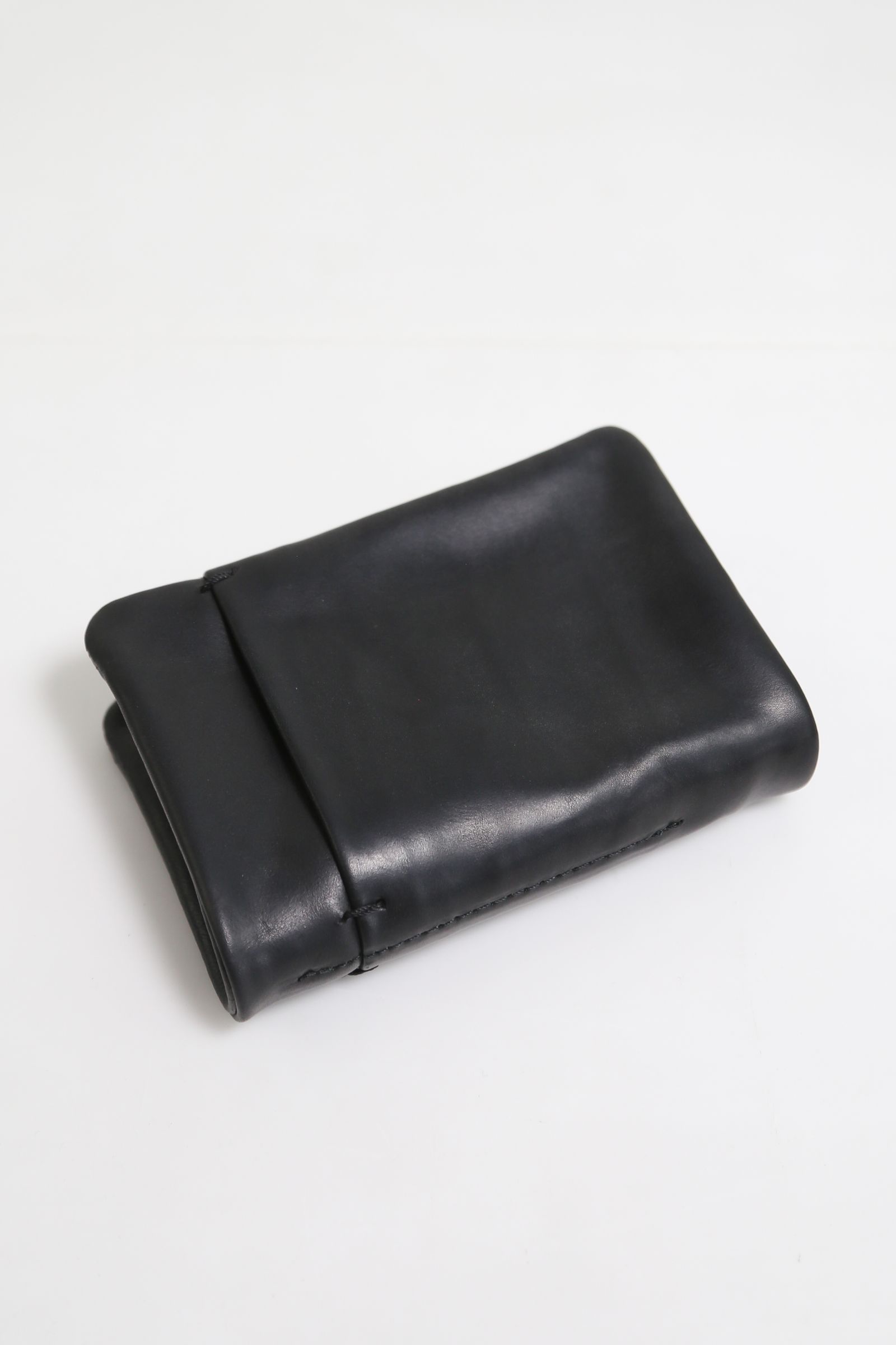 ISAMU KATAYAMA BACKLASH - GUIDI CALF COMPACT MULTI WALLET / ブラック | Tempt