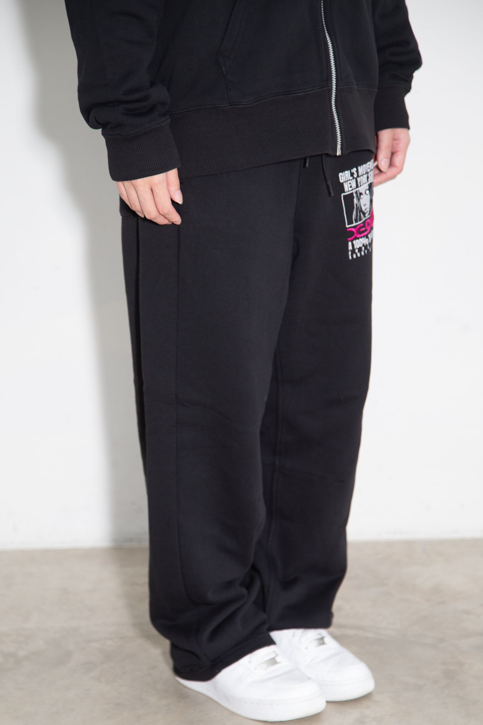 FACE BOX AND MESSAGE SWEATPANTS / ブラック