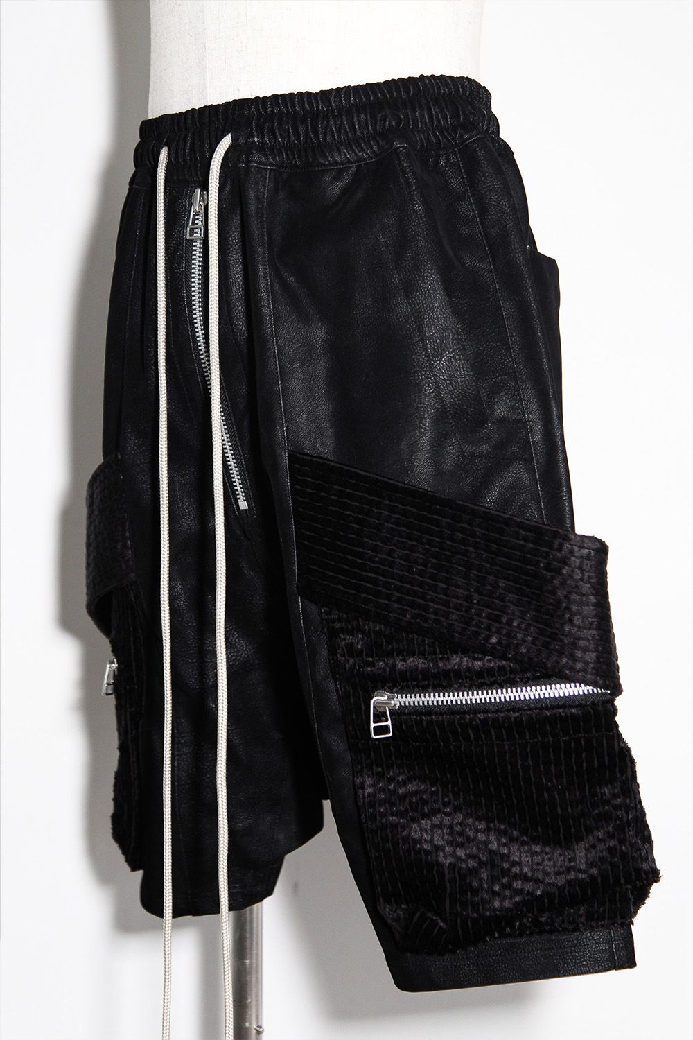 シンセティックレザーベルトカーゴショーツ / BELT CARGO SHORTS / ブラック / ag-12052