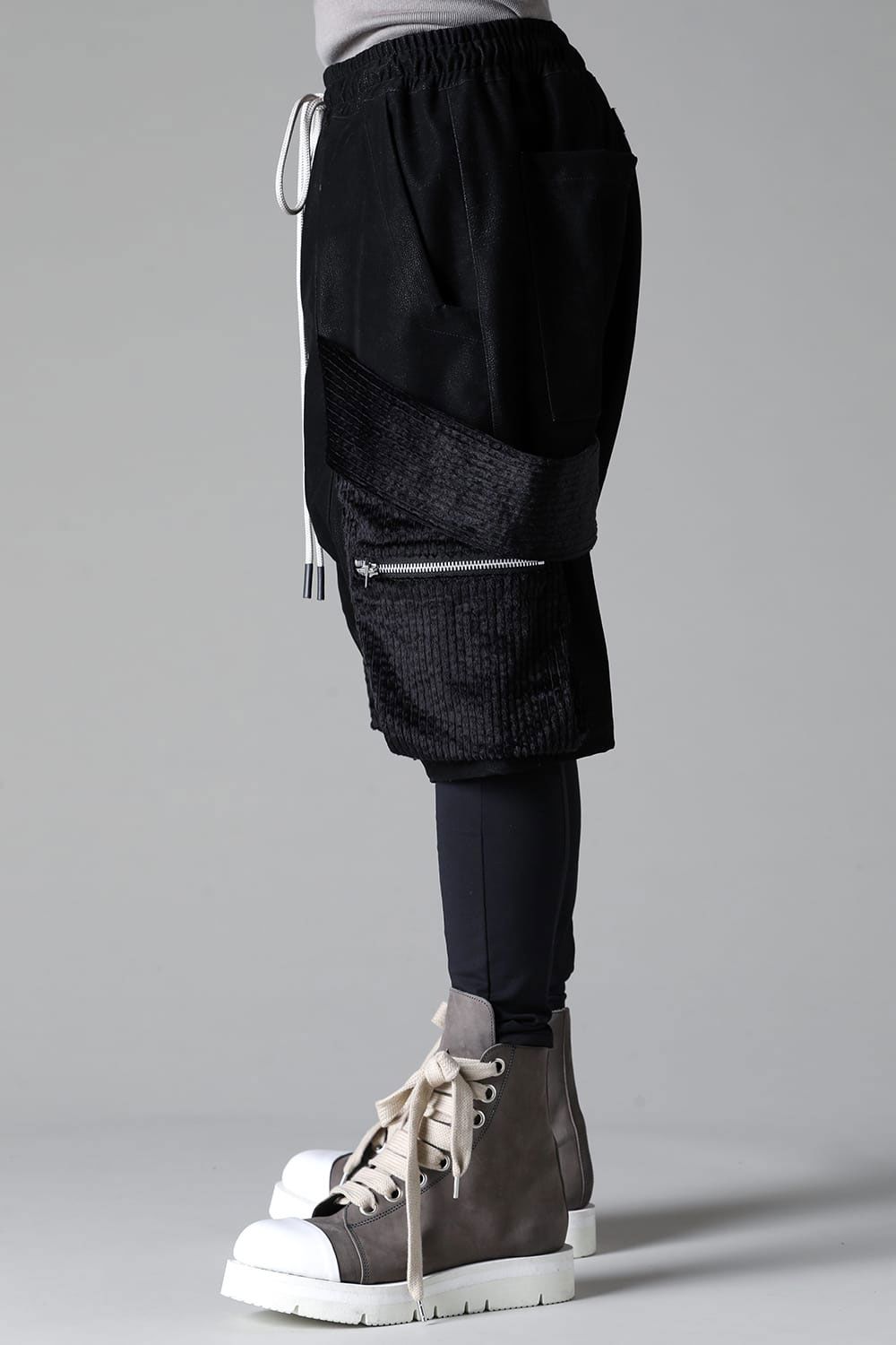 BELT CARGO SHORTS / ブラック