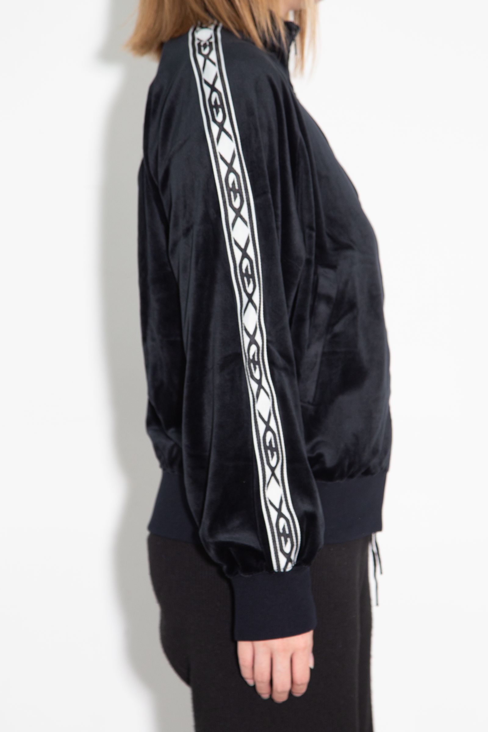 BUTTERFLY VELOUR TRACK JACKET / ブラック