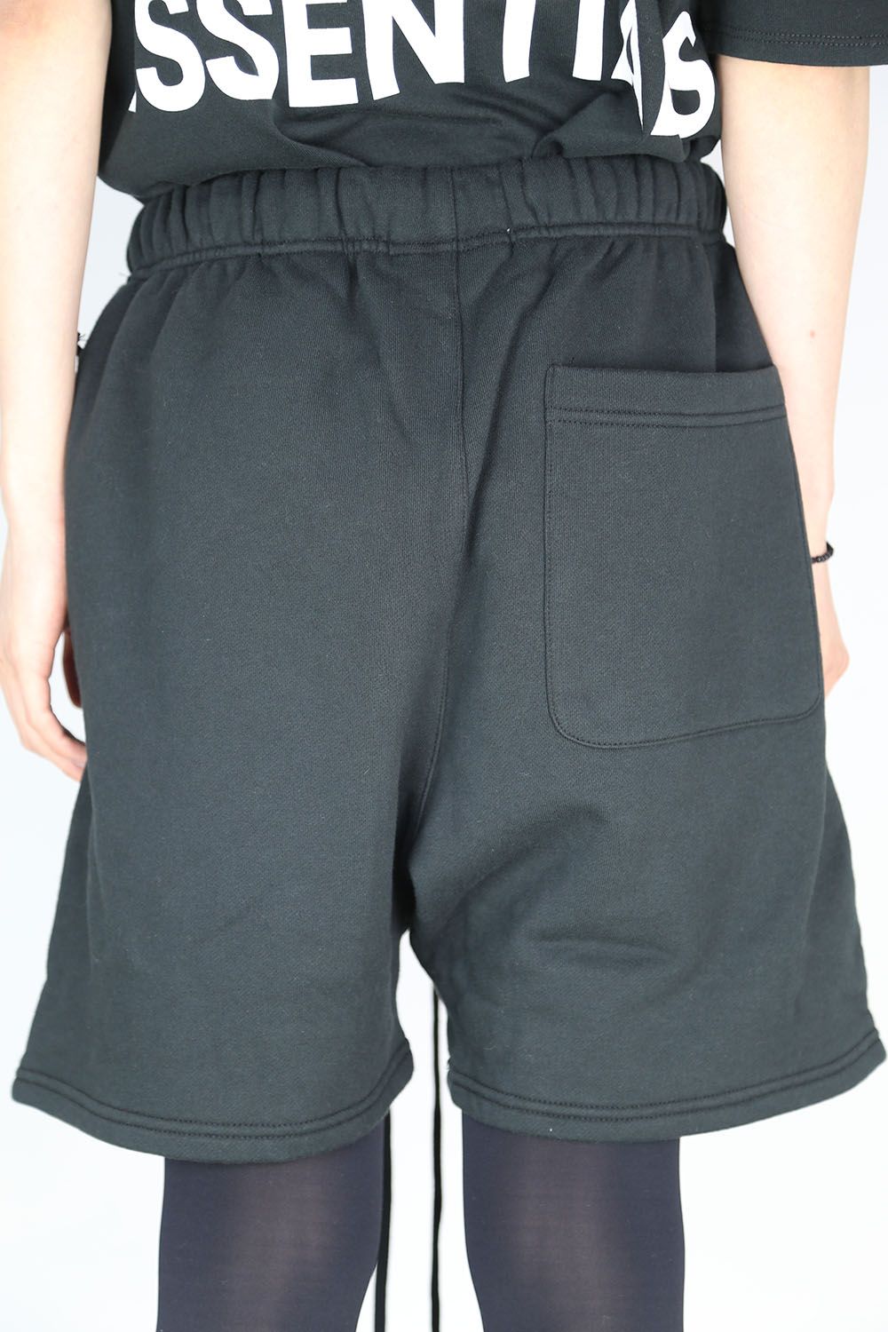 REFLECTOR LOGO SWEAT SHORTS / ブラック