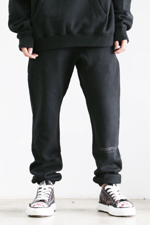 FRONT LOGO REFLECTOR SWEAT PANTS / ブラック