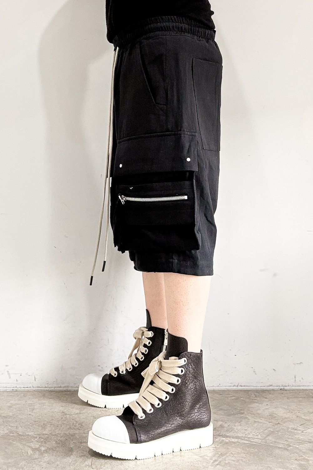 CARGO SHORTS / ブラック
