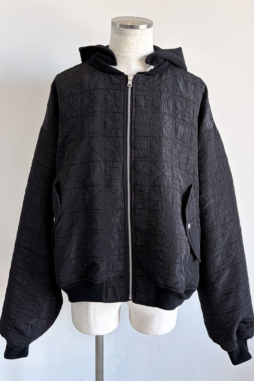 ジャンボMA-1フーディーブルゾン / JUMBO HOODED MA-1 BLOUSON / ブラック