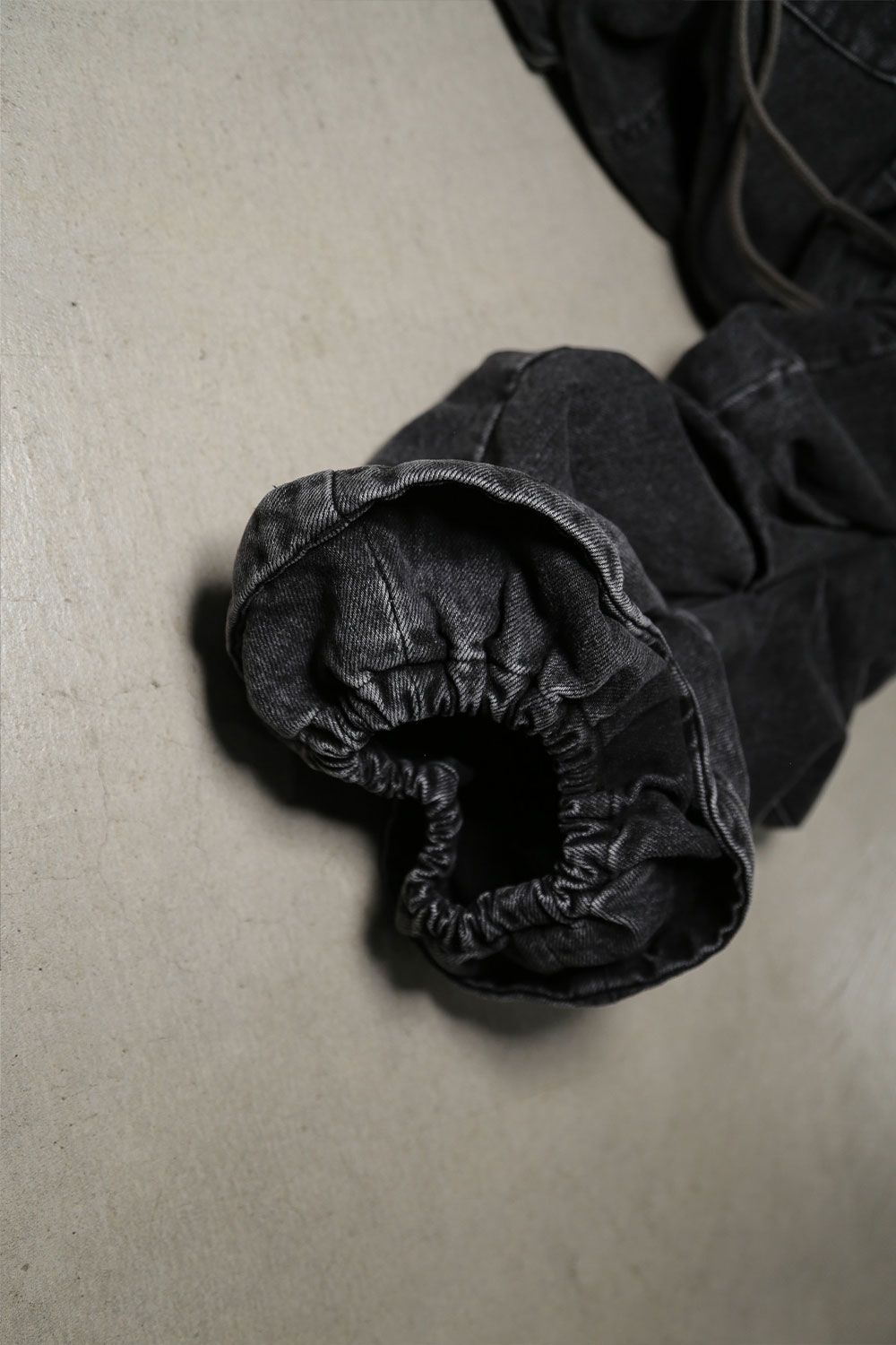 デニム"モンスタータック"フレアバギーパンツ / Denim Tuck Flare Baggy Pants / ブラック / ag-10031-1