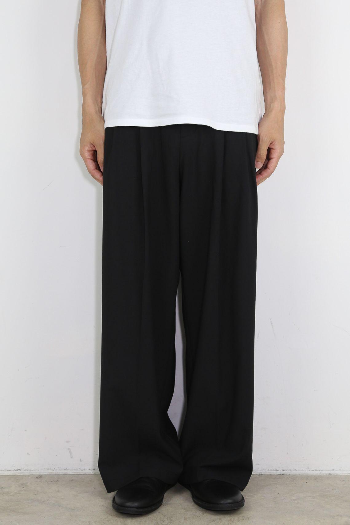 PE/RY STRETCH TROPICAL BELTED WIDE TROUSERS / ブラック