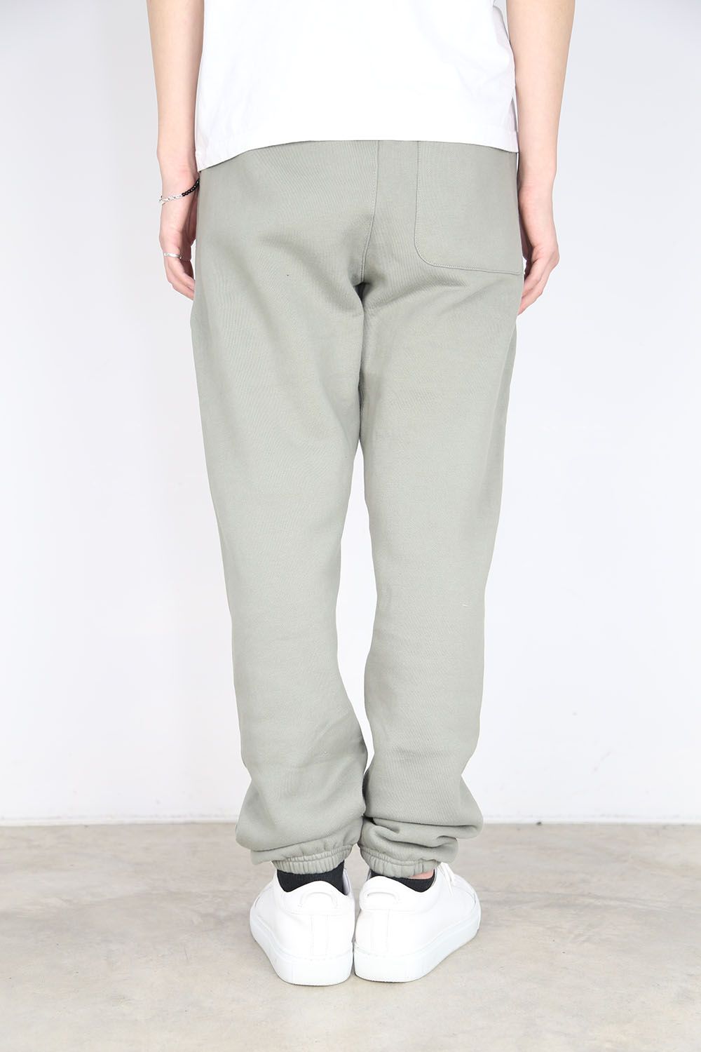 FRONT LOGO REFLECTOR SWEAT PANTS / セージ