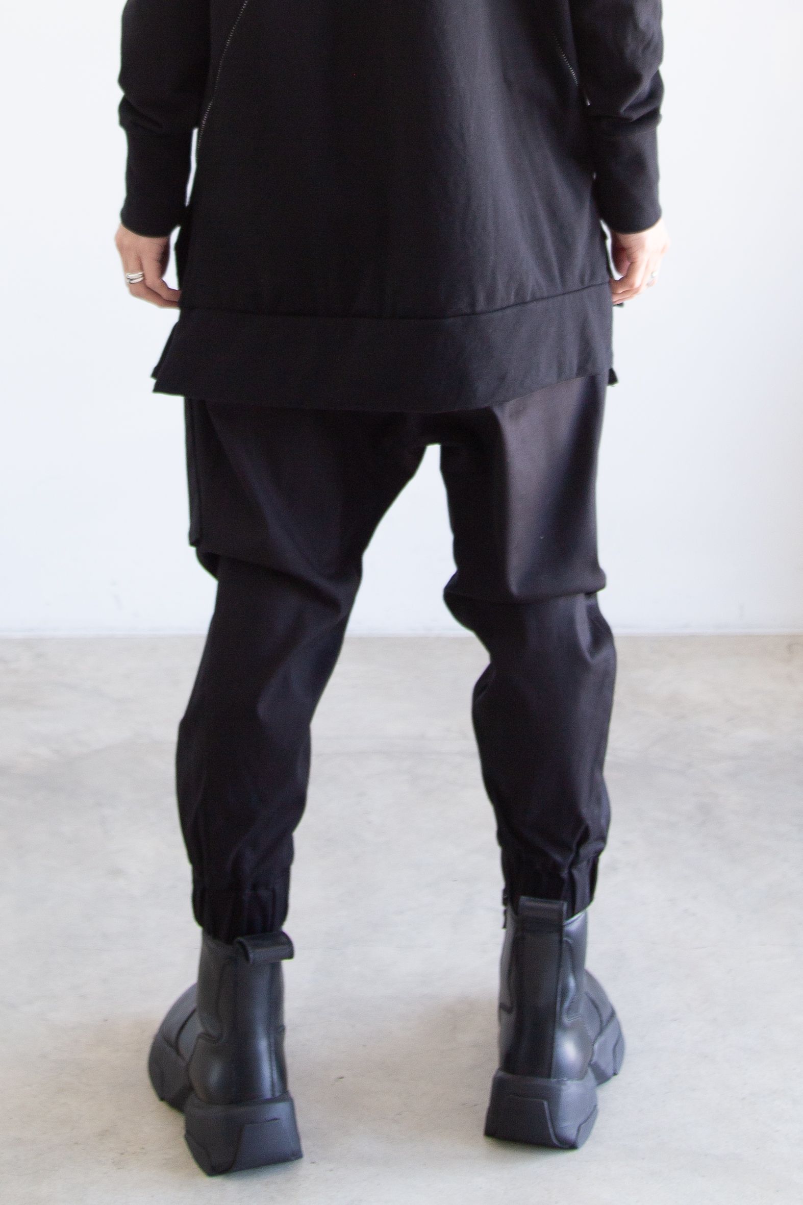 RIPVANWINKLE - CROSS CARGO PANTS / ブラック | Tempt