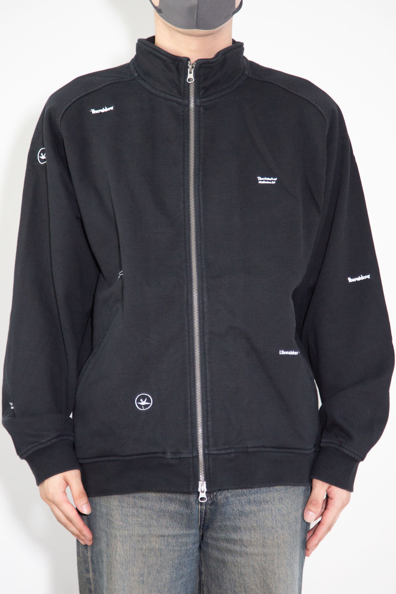 MULTI EMBROIDERY SWEAT ZIP-UP / ブラック