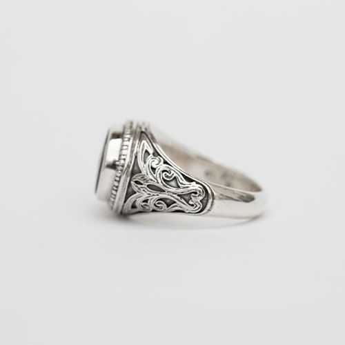 Griffin Signet Ring / GR058