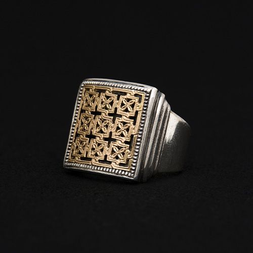 Monastiraki Cross Pattern Square Ring / GR001