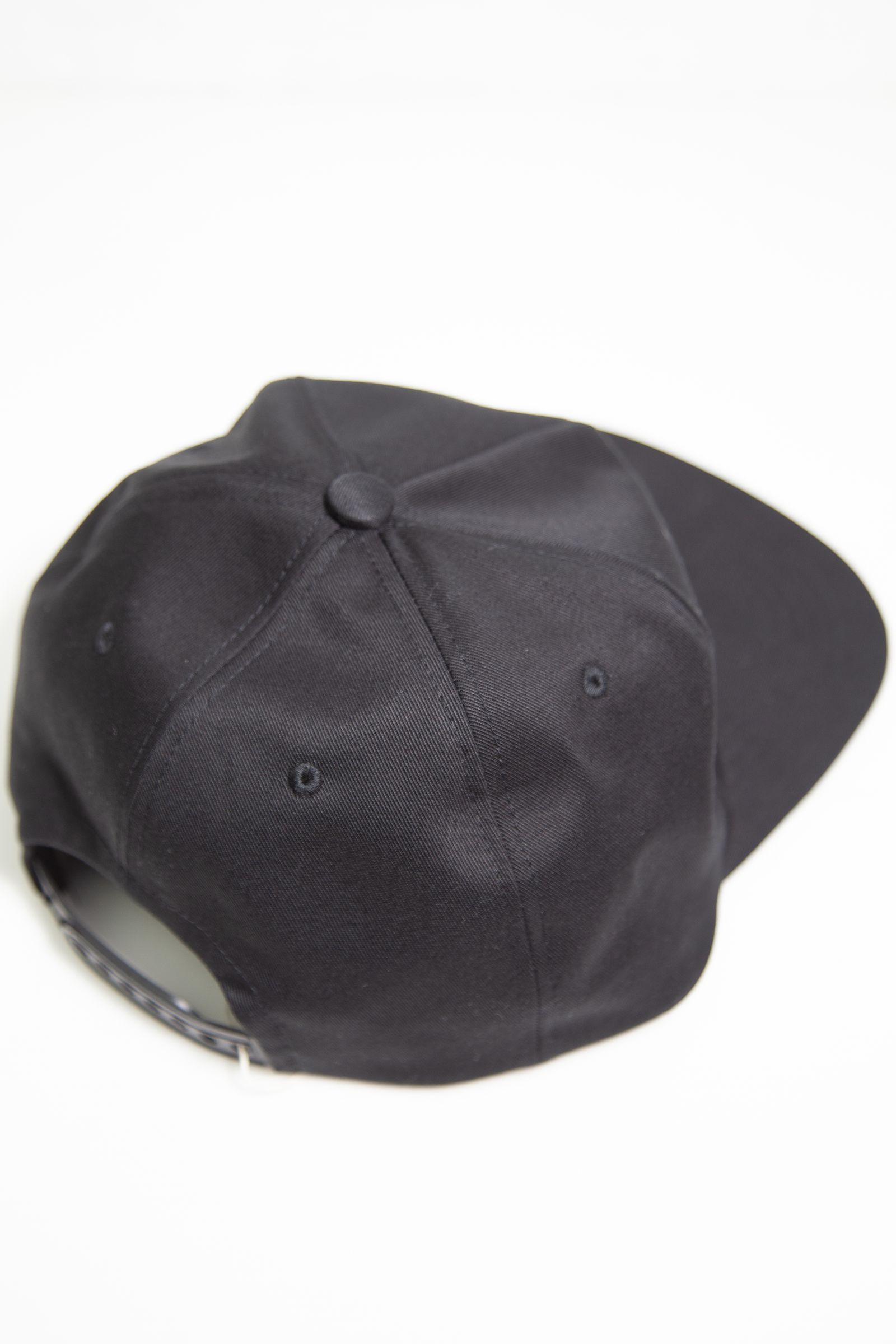 [購入は1人1点まで] FIRE BEAR MAGAZINE刺繍 キャップ / ブラック