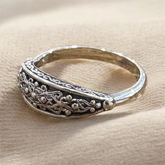 Aretousa Ring in Sterling Silver / GR135
