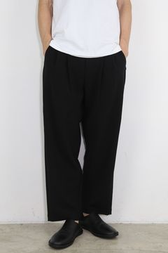 PE STRETCH DOUBLE CLOTH BELTED TAPERED FIT TROUSERS / ブラック