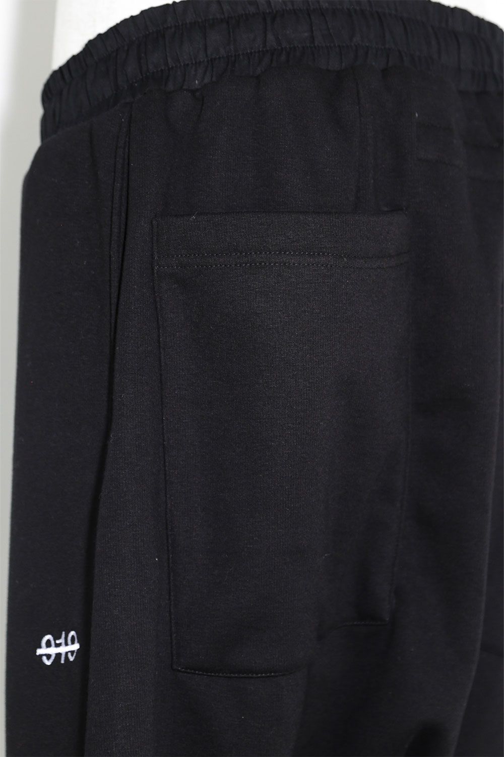A.F ARTEFACT BOMBER HEAT BELTED SARROUEL CARGO PANTS (BLACK