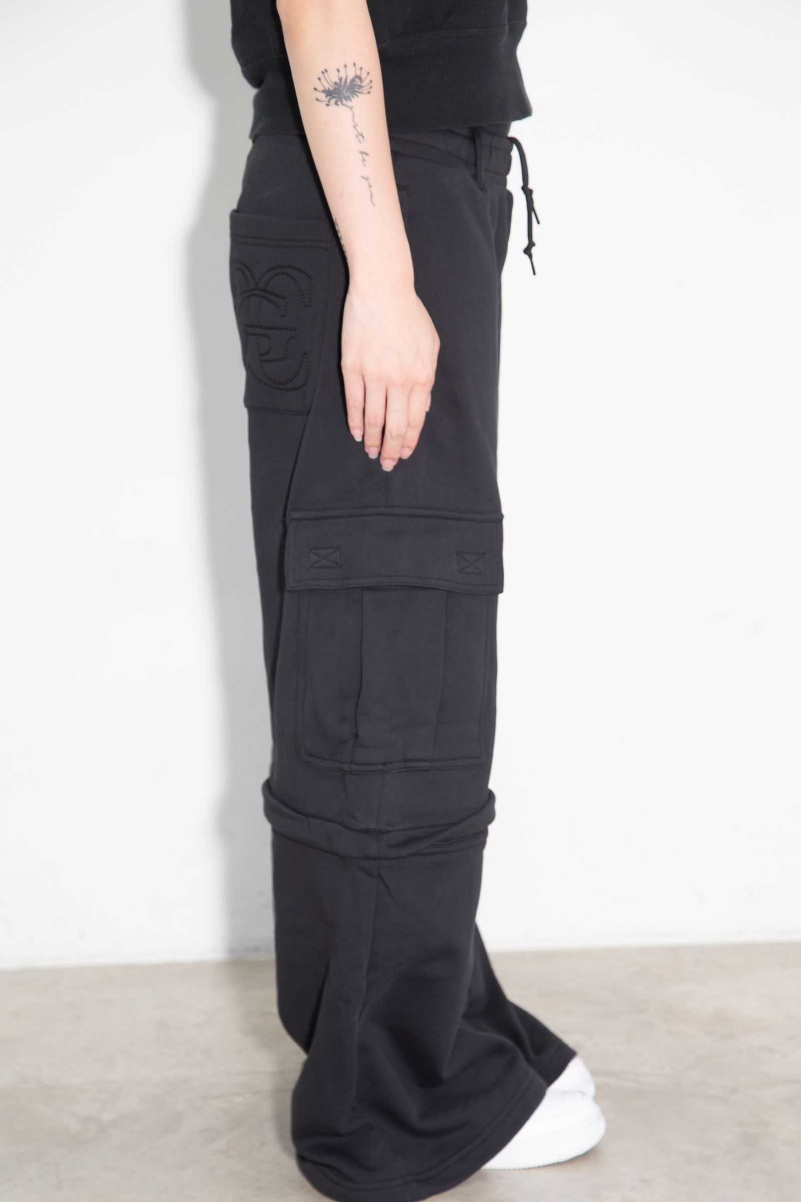 EMBLEM POCKET 2WAY BUGGY SWEATPANTS / ブラック