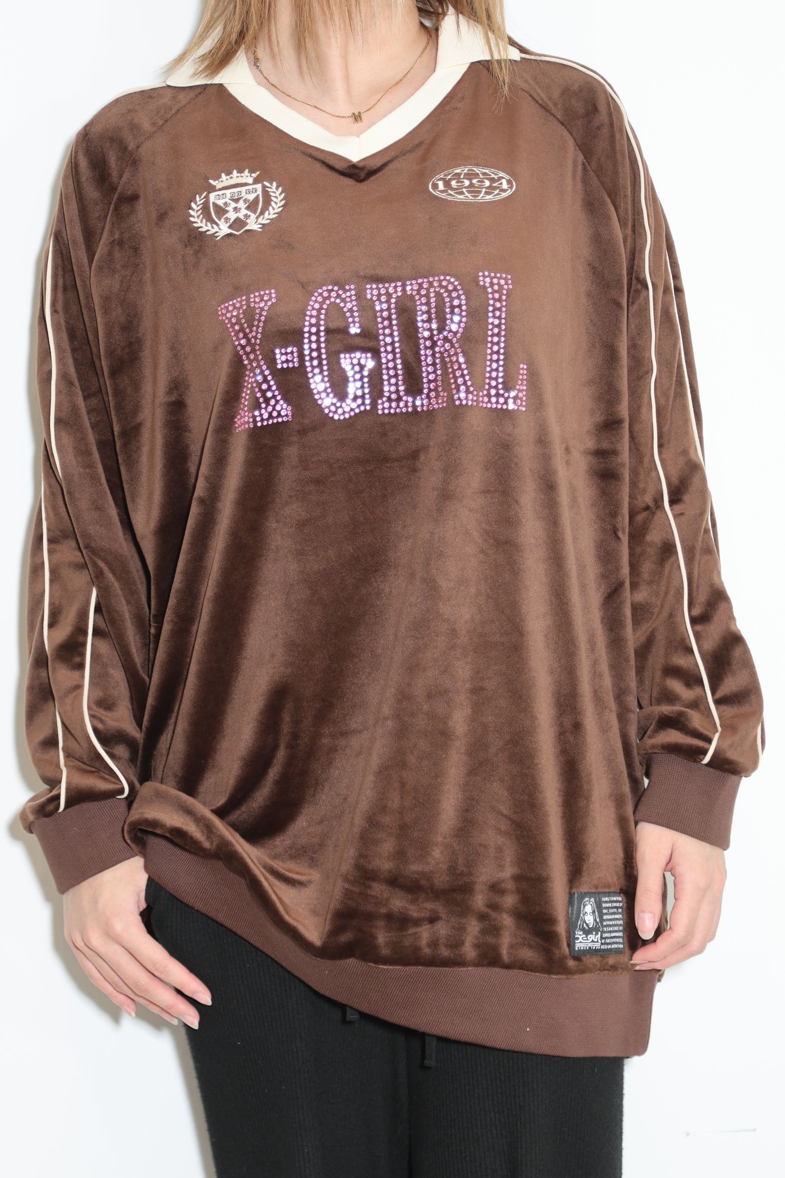 RHINESTONE LOGO VELOUR GAME SHIRT DRESS / ブラウン