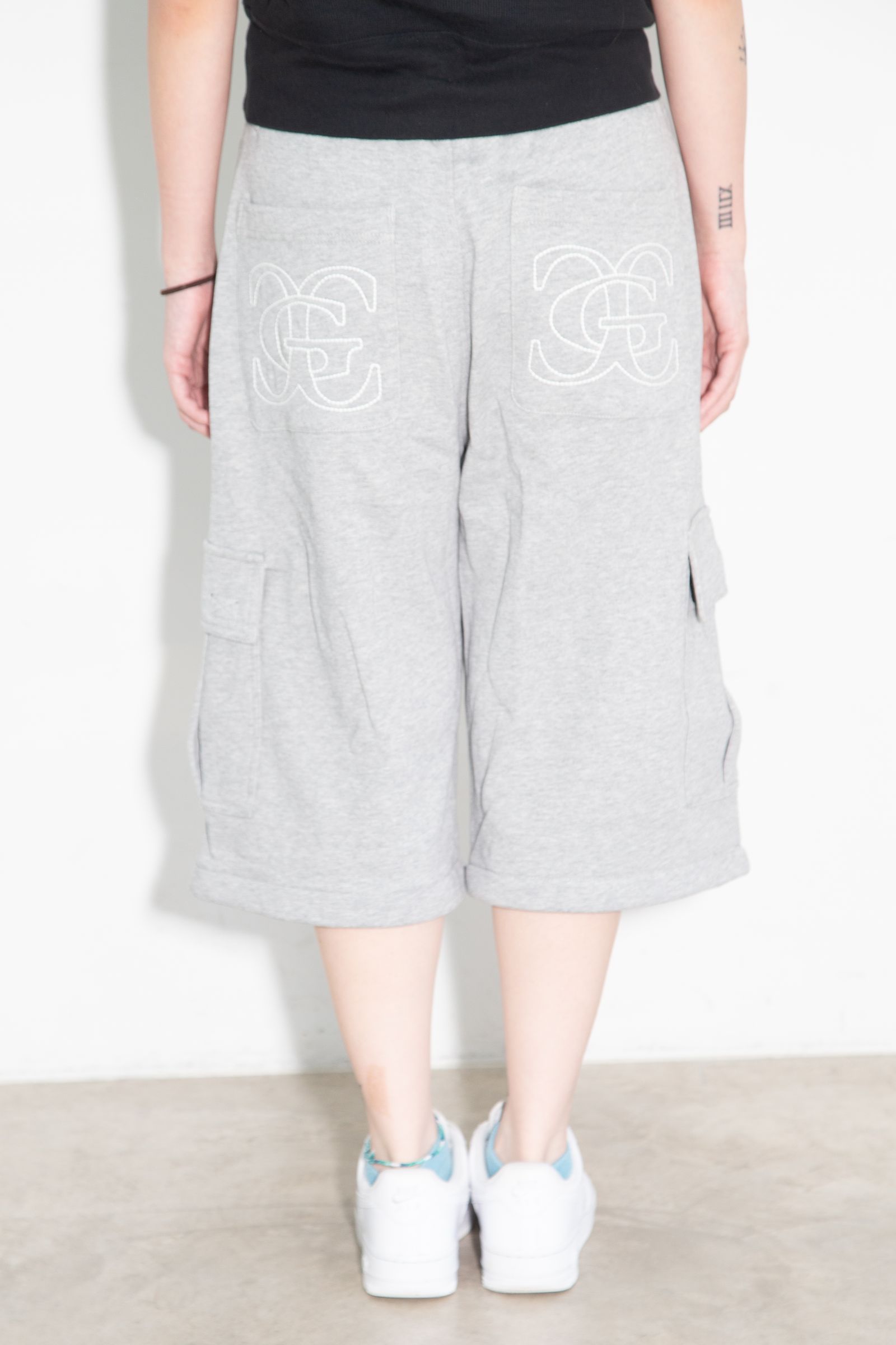 [ラスト1点 サイズM] EMBLEM POCKET 2WAY BUGGY SWEATPANTS / アッシュ