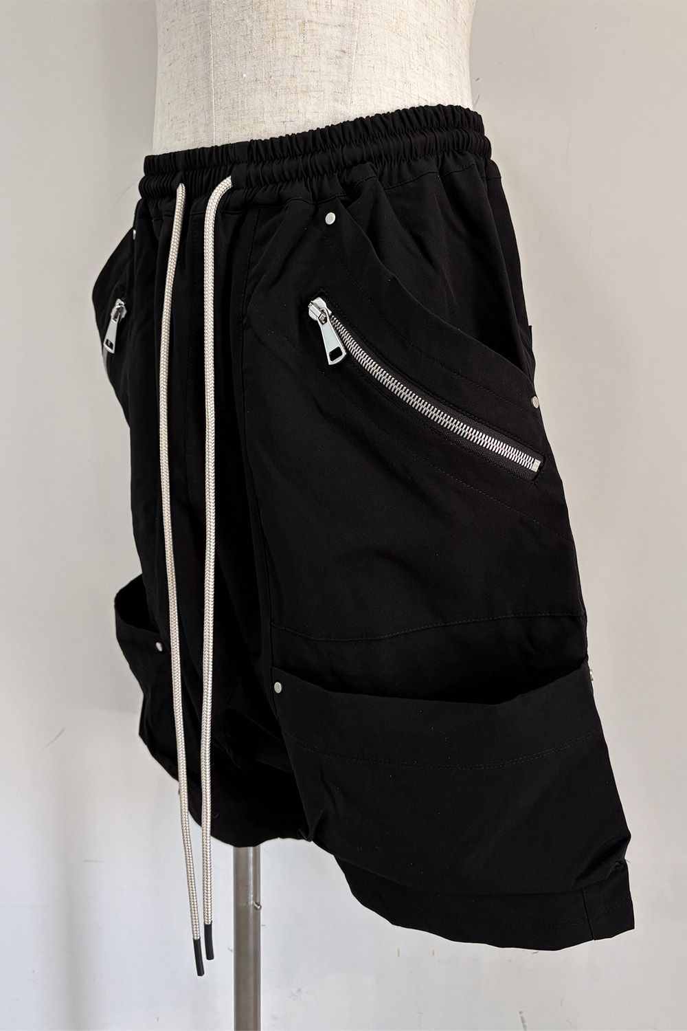 CARGO SHORTS / ブラック