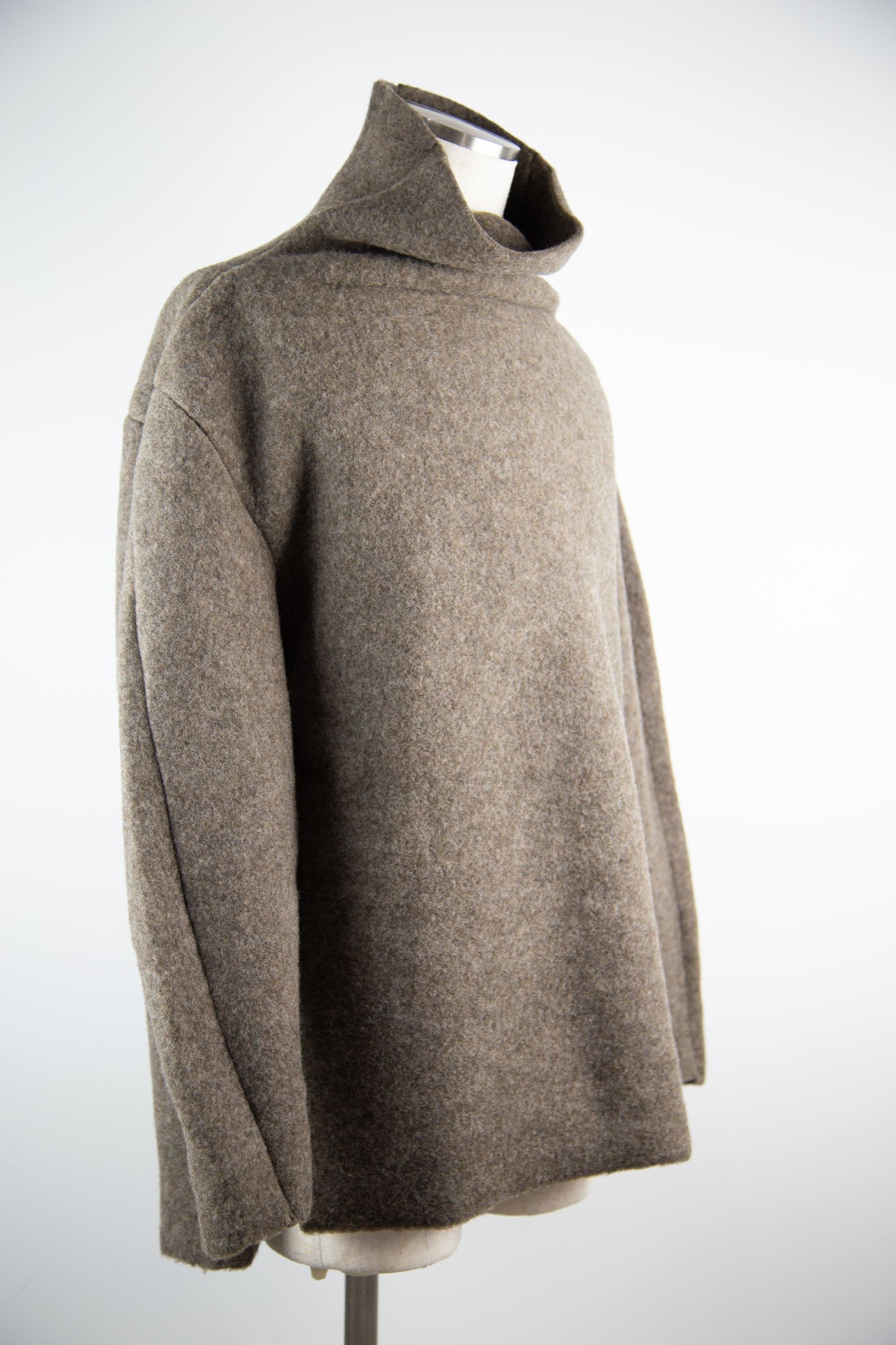 WO FLEECE BOTTLE NECK PULLOVER / ブラウン