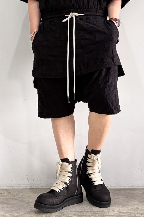 GRADIENT PLAID PATTERN LAYERED SHORTS / ブラック