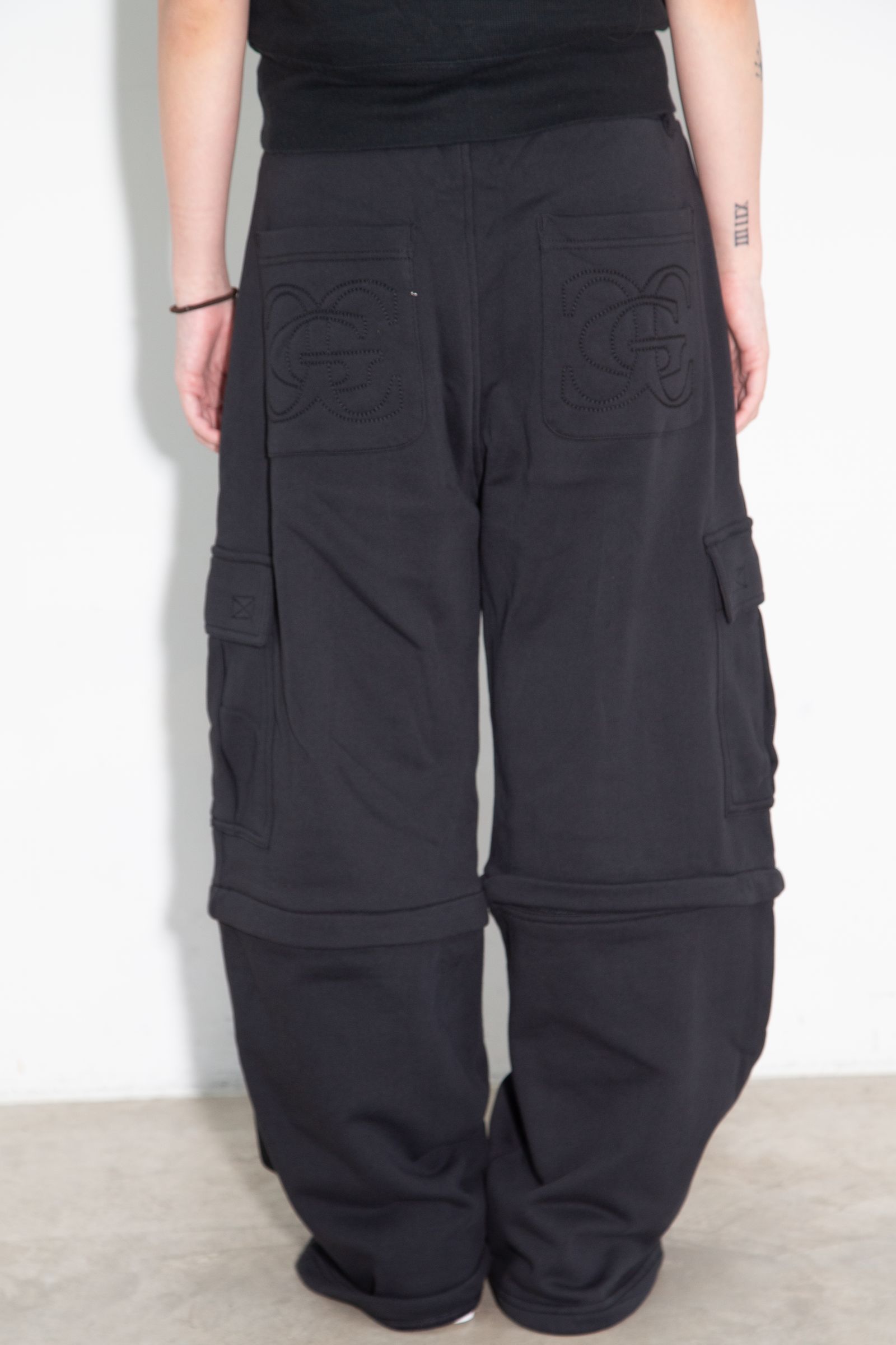 EMBLEM POCKET 2WAY BUGGY SWEATPANTS / ブラック