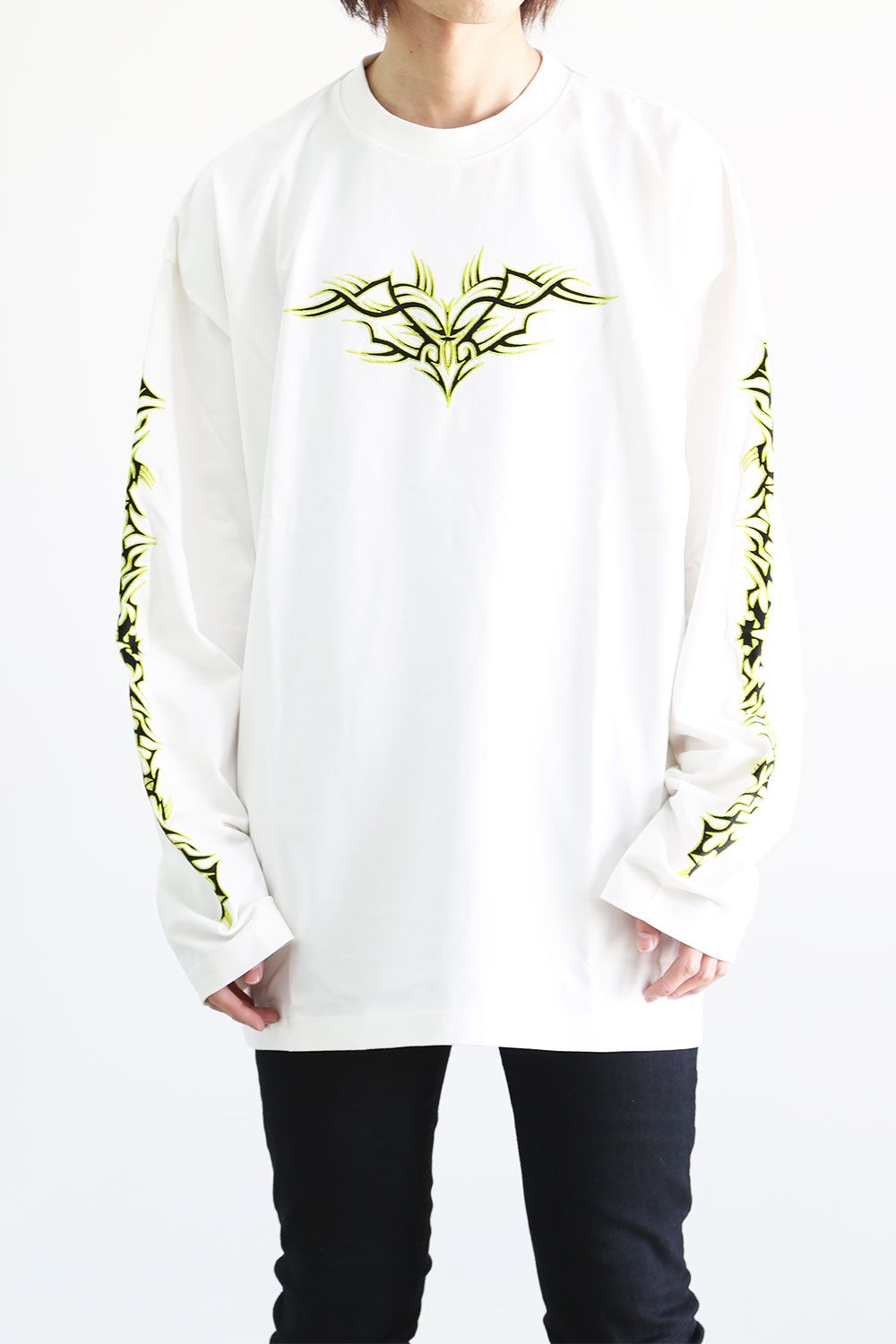 VETEMENTS - TRIBAL EMBROIDERED LONG SLEEVE / ブラック×レッド | Tempt