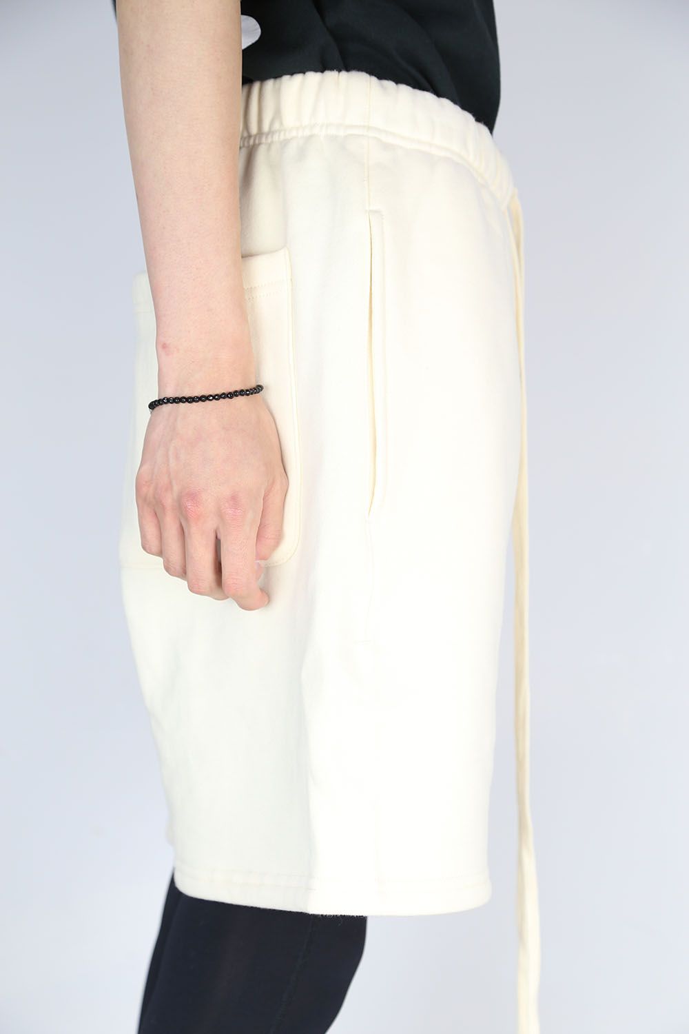 REFLECTOR LOGO SWEAT SHORTS / クリーム