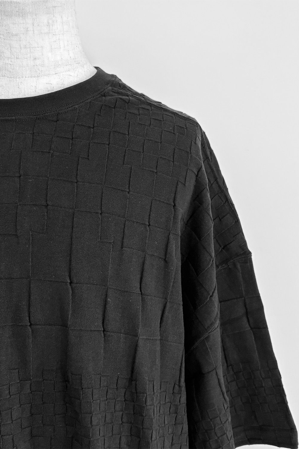 GRADIENT PLAID PATTERN JUMBO TEE / ブラック