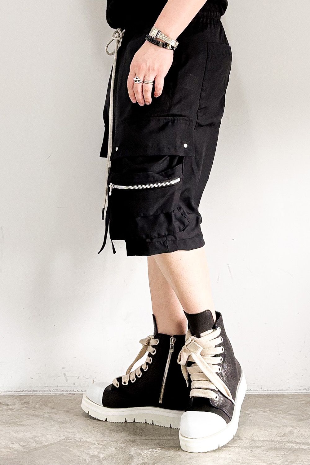 CARGO SHORTS / ブラック