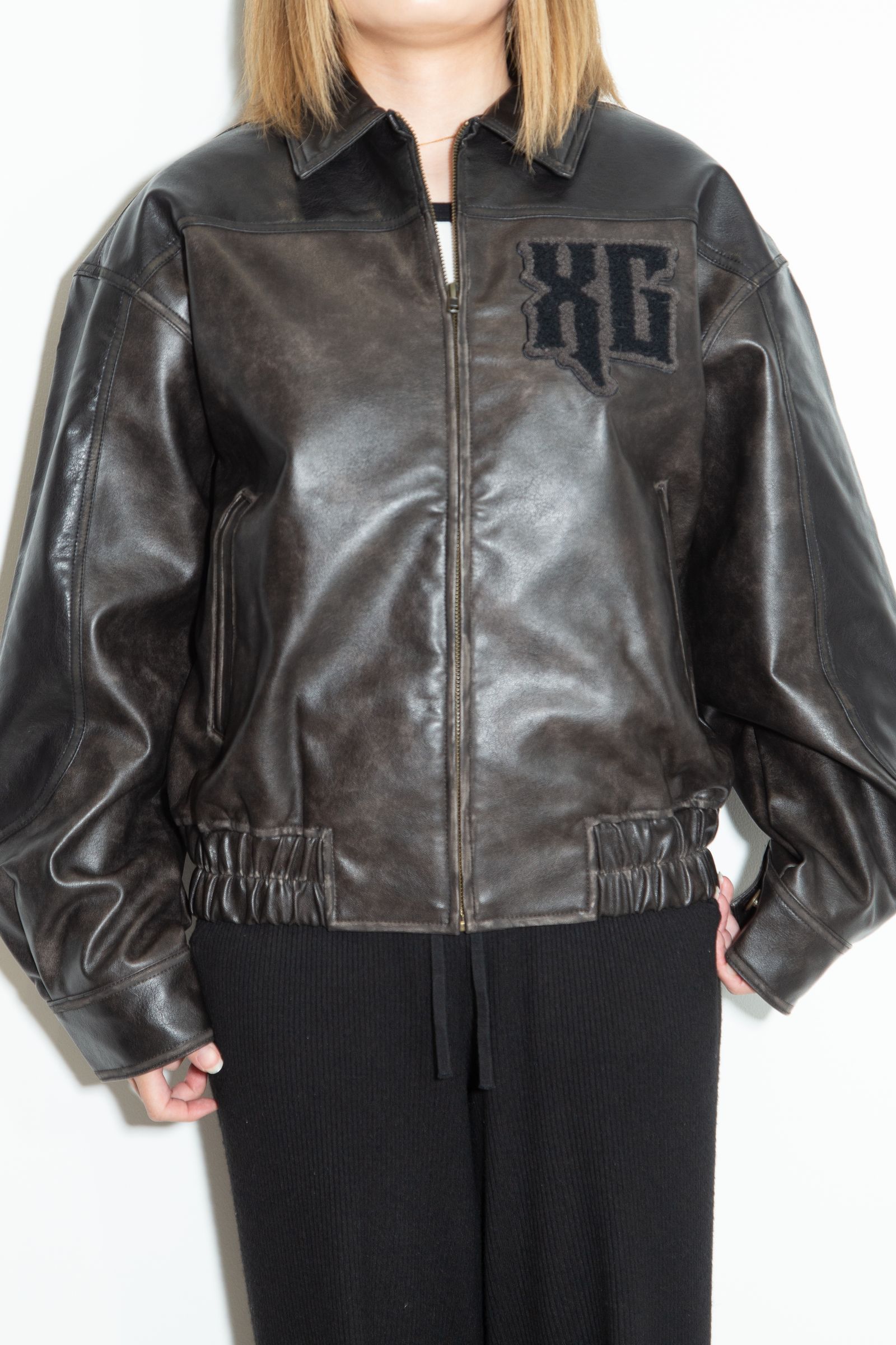 FAUX LEATHER LOGO PATCH JACKET / ブラック