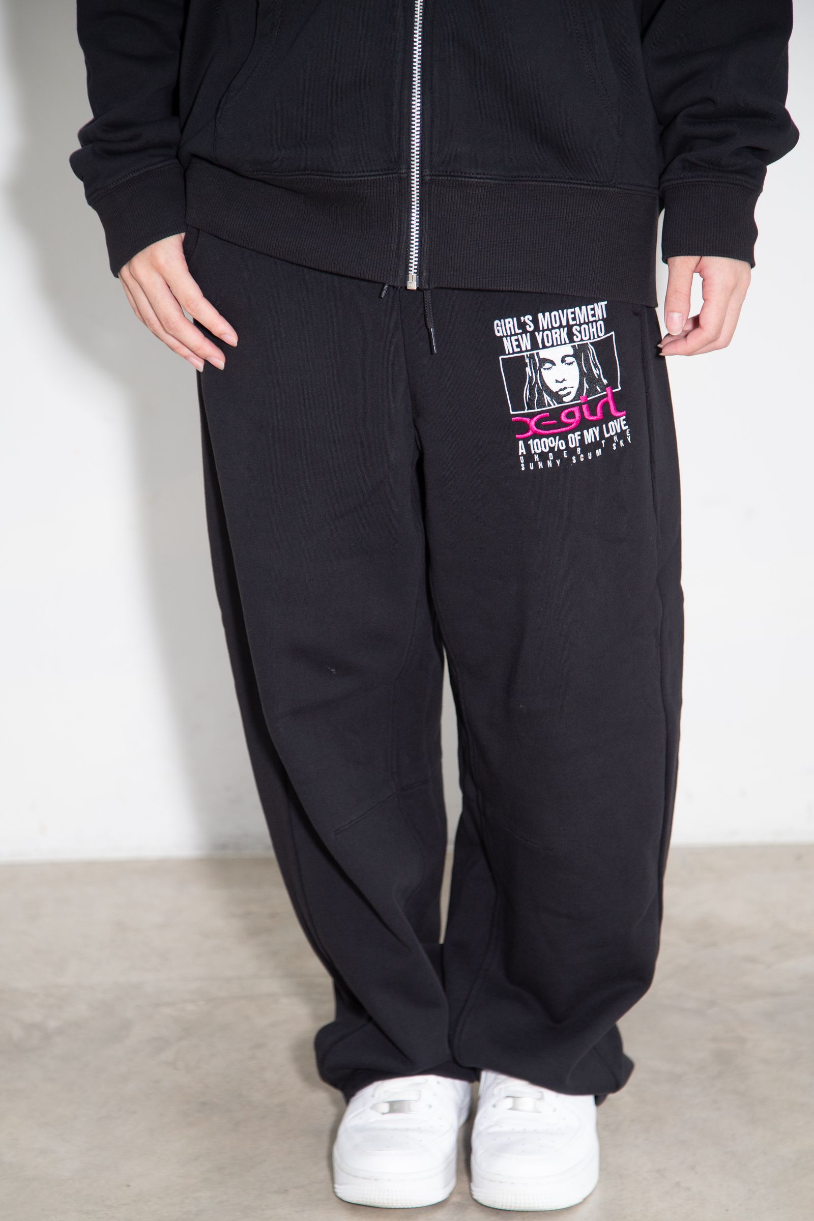 FACE BOX AND MESSAGE SWEATPANTS / ブラック