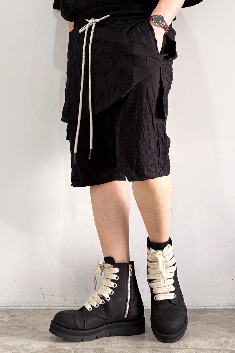GRADIENT PLAID PATTERN LAYERED SHORTS / ブラック